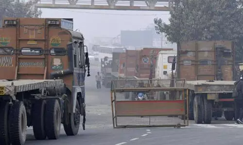 വായു മലിനീകരണം: ട്രക്ക് നിരോധനം ഉറപ്പാക്കാൻ ഡൽഹിയിലെ പ്രവേശന കവാടങ്ങൾ നിരീക്ഷിക്കാൻ സുപ്രീംകോടതി