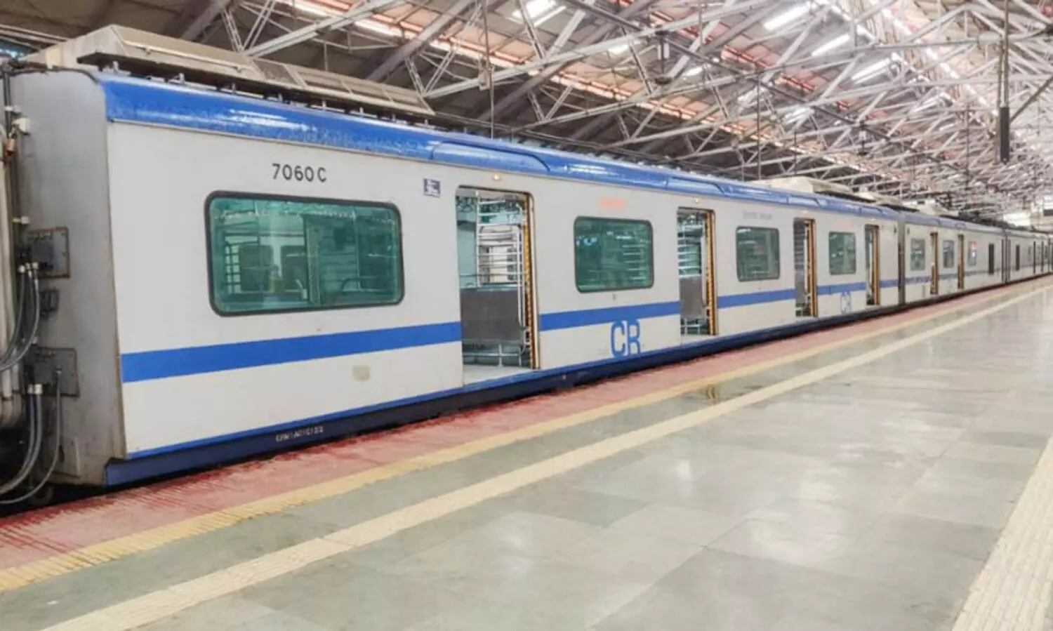 സ്റ്റേഷനിലെത്തിയിട്ടും ട്രെയിനി​ന്റെ വാതിൽ തുറന്നില്ല; മാനേജർക്ക് സസ്​പെൻഷൻ