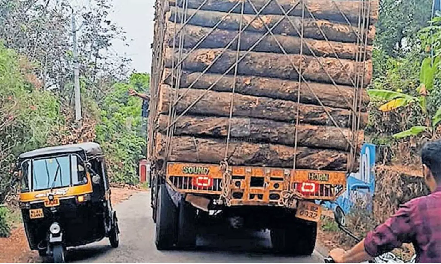 തടി ലോറികളിൽ അമിത ഭാരം ഒഴിവാക്കണം- എ൯ഫോഴ്സ്മെന്റ് ആ൪.ടി.ഒ