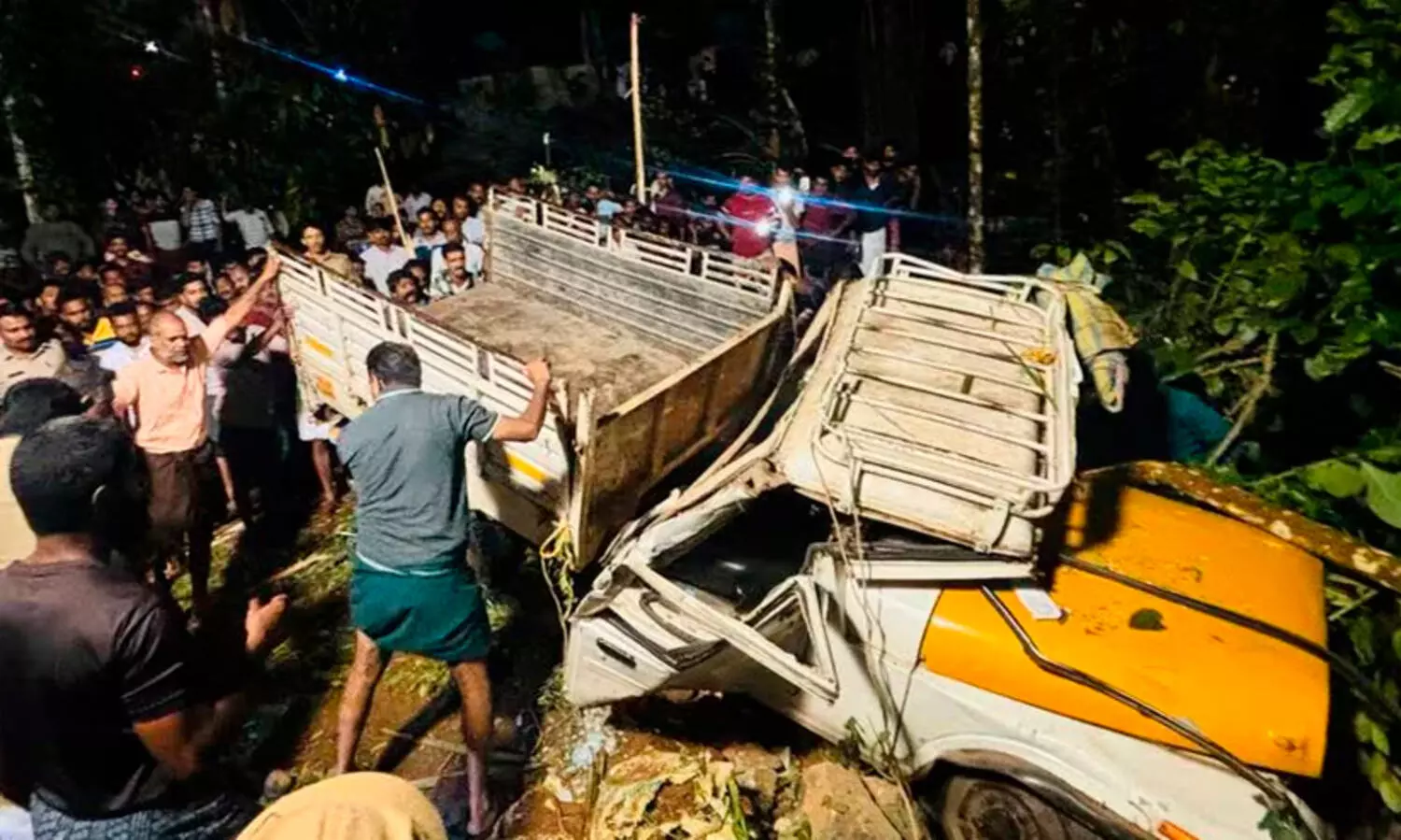 mini pick up van accident