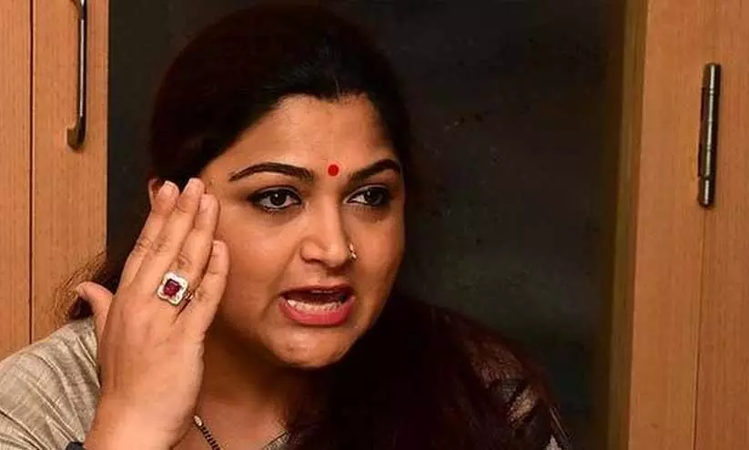 അടി പരസ്യമായി വേണോ രഹസ്യമായി വേണോ, ചെരുപ്പ് ഊരിയെടുത്ത് നടനോട് ചോദിച്ചു;  അനുഭവം പറഞ്ഞ് ഖുശ്ബു