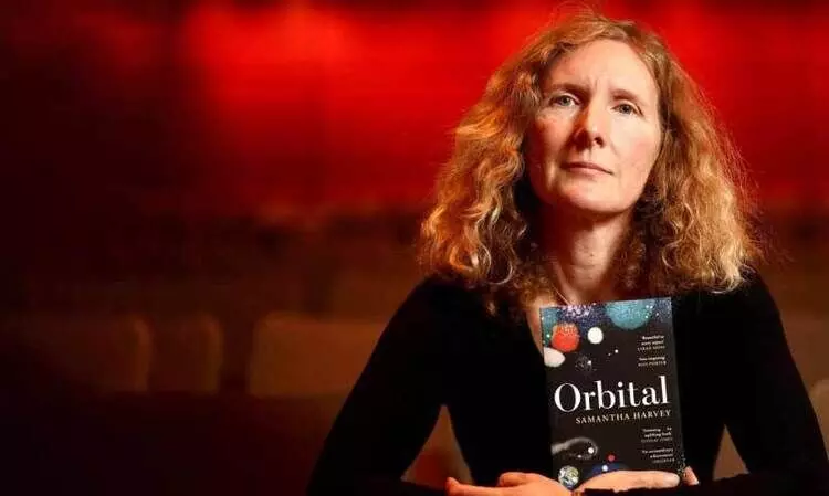 ആപേക്ഷികതകളുടെ   ഭ്രമണപഥം