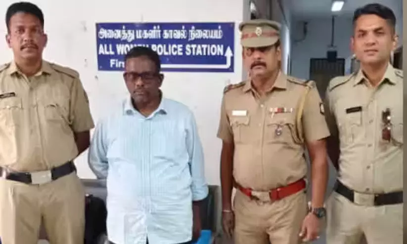 മെഡിക്കൽ സീറ്റിൽ കോടികൾ തട്ടിയ ആൾ മലേഷ്യയിലേക്ക് രക്ഷപ്പെടാൻ ശ്രമിക്കവെ അറസ്റ്റിൽ; തട്ടിപ്പ് നടത്തിയത് വൈദികനെന്ന് പരിചയപ്പെടുത്തി മെഡിക്കൽ സീറ്റിൽ കോടികൾ തട്ടിയ ആൾ മലേഷ്യയിലേക്ക് രക്ഷപ്പെടാൻ ശ്രമിക്കവെ അറസ്റ്റിൽ; തട്ടിപ്പ് നടത്തിയത് വൈദികനെന്ന് പരിചയപ്പെടുത്തി