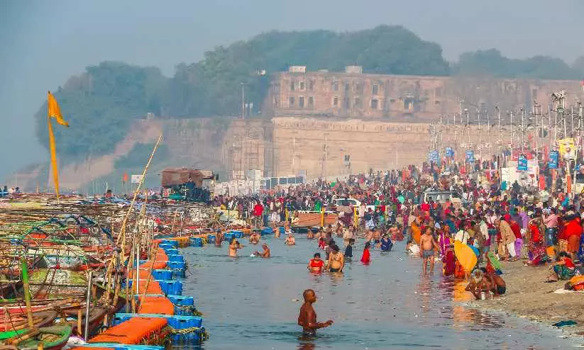 സസ്യാഹാരവും മദ്യവർജ്ജനവും മാന്യമായ പെരുമാറ്റവും;   മഹാ കുംഭമേള സുഗമമാക്കാൻ യു.പി പൊലീസിന് പ്രത്യേക പരിശീലനം