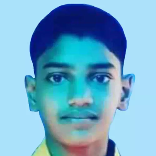 നി​യ​ന്ത്ര​ണം വി​ട്ട പി​ക്ക​പ്പ് സ്കൂ​ട്ട​റി​ലി​ടി​ച്ച് വി​ദ‍്യാ​ർ​ഥി മ​രി​ച്ചു; ര​ണ്ടു പേ​ർ​ക്ക് പ​രി​ക്ക്