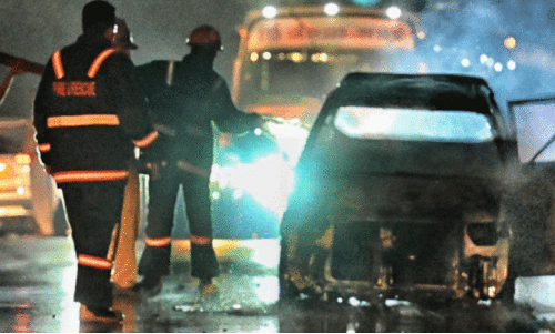 കണ്ണൂരിൽ ഓ​ടി​ക്കൊണ്ടി​രു​ന്ന കാ​റി​ന് തീ​പി​ടി​ച്ചു