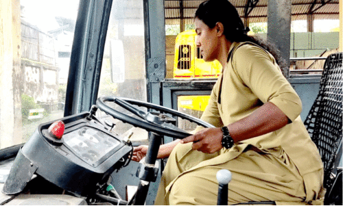 കെ.എസ്.ആർ.ടി.സി ബസ് ഡ്രൈവിങ് സീറ്റിൽ രാജിക്ക് ആഗ്രഹ സഫലീകരണം