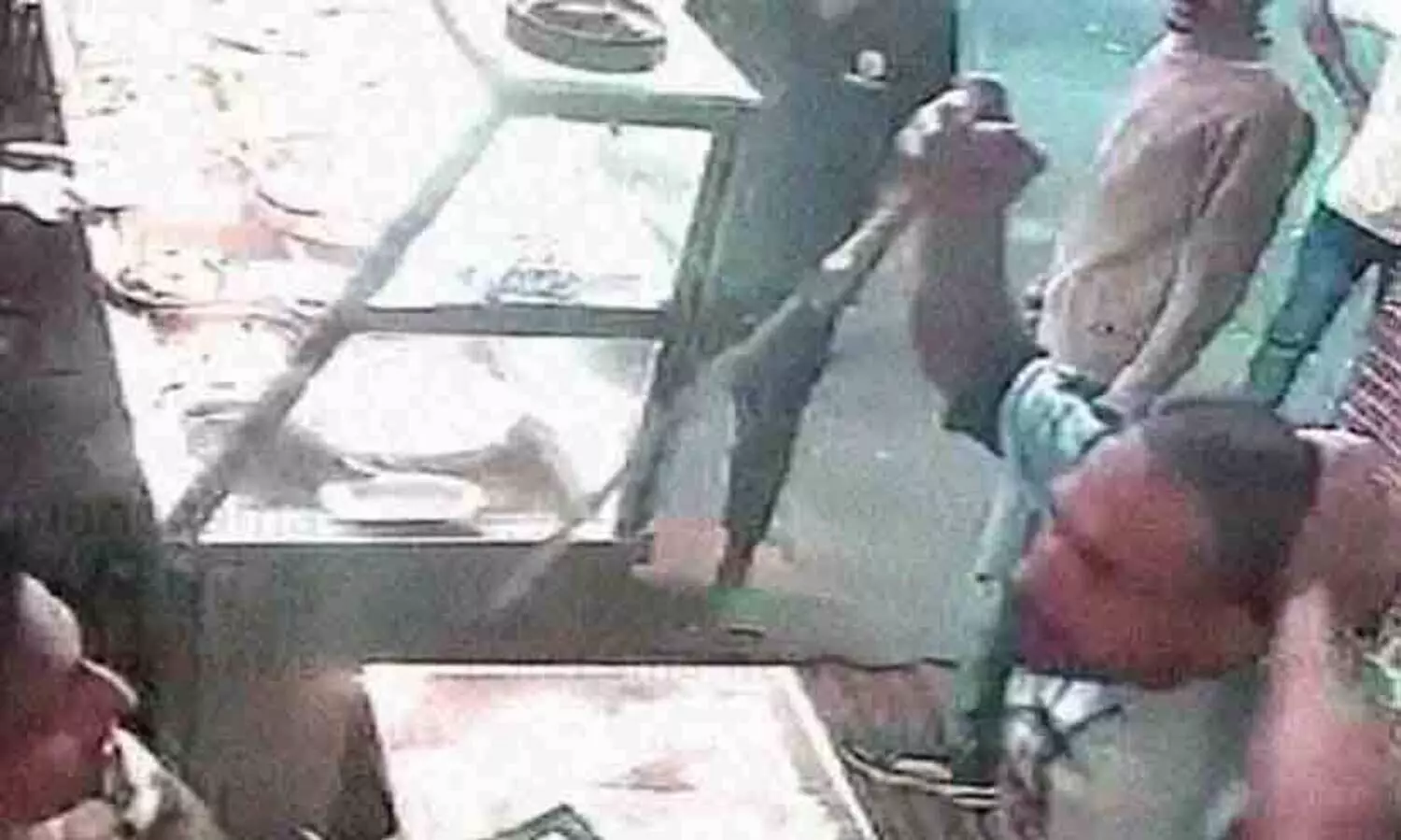 ഭക്ഷണത്തിന്റെ പണം ചോദിച്ച ഹോട്ടലുടമക്കു നേ​രെ വടിവാൾ വീശിയ യുവാവ് പിടിയിൽ