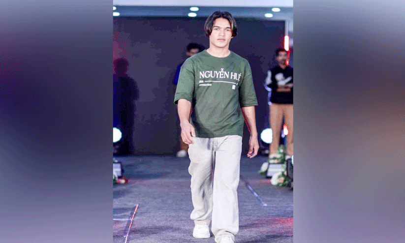 അക്കല്‍ ടൈല; ഫാഷൻ റാമ്പിലും പൊറോട്ട മേക്കിങ്ങിലും താരം