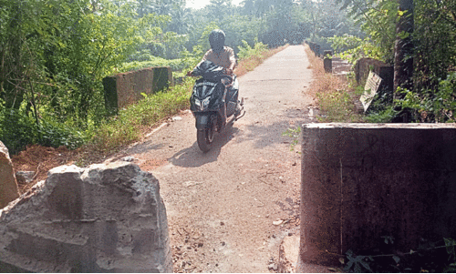 അ​ട​ച്ചി​ടാ​നെ​ളു​പ്പം തു​റ​ക്കാ​നാ​ണ് പാ​ട്...