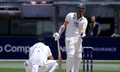 ട്രാവിസ് ഹെഡ് തലപൊക്കുമോ? ഇന്ത്യക്കെതിരെ ഹെഡ് പൊരുതുന്നു; വിട്ടുകൊടുക്കാതെ  സിറാജ്