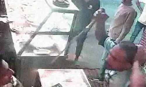 ഭക്ഷണത്തിന്റെ പണം ചോദിച്ച ഹോട്ടലുടമക്കു നേ​രെ വടിവാൾ വീശിയ യുവാവ് പിടിയിൽ