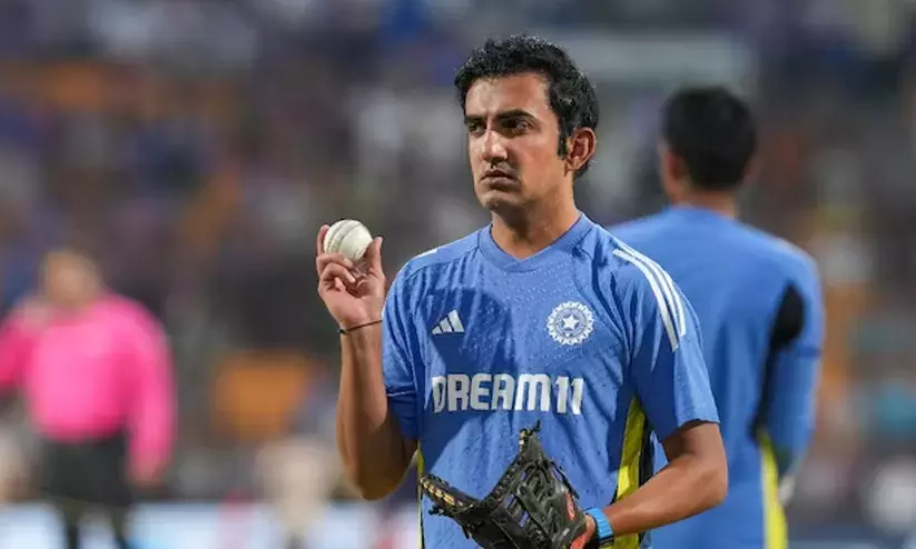 ഗംഭീറിന് സമ്മർദമേറുന്നു; പരിശീലകസ്ഥാനത്തേക്ക് ലക്ഷ്മൺ വരുമെന്ന് മുൻ ഇന്ത്യൻ ബാറ്റർ