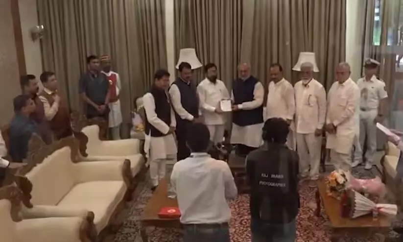 മഹാരാഷ്ട്രയിൽ അടുത്ത മുഖ്യമന്ത്രിയെ സംബന്ധിച്ച് അനിശ്ചിതത്വം തുടരുന്നതിനിടെ സ്ഥാനം രാജിവെച്ച് ഏക്നാഥ് ഷിൻഡെ