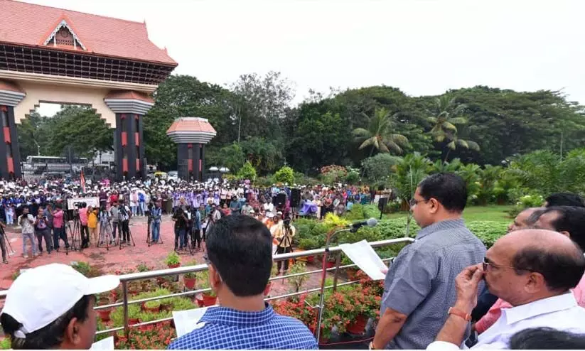 നിയമസഭാ പുസ്തകപ്രദർശനം തുടങ്ങി നിയമസഭാ പുസ്തകപ്രദർശനം തുടങ്ങി