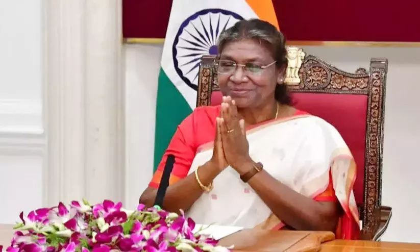 പാര്ശ്വവത്കരിക്കപ്പെട്ടവരുടെ നീതി ഉറപ്പ് വരുത്തുന്നത് ഭരണഘടനയെന്ന് രാഷ്ട്രപതി ദ്രൗപദി മുര്മു പാര്ശ്വവത്കരിക്കപ്പെട്ടവരുടെ നീതി ഉറപ്പ് വരുത്തുന്നത് ഭരണഘടനയെന്ന് രാഷ്ട്രപതി ദ്രൗപദി മുര്മു