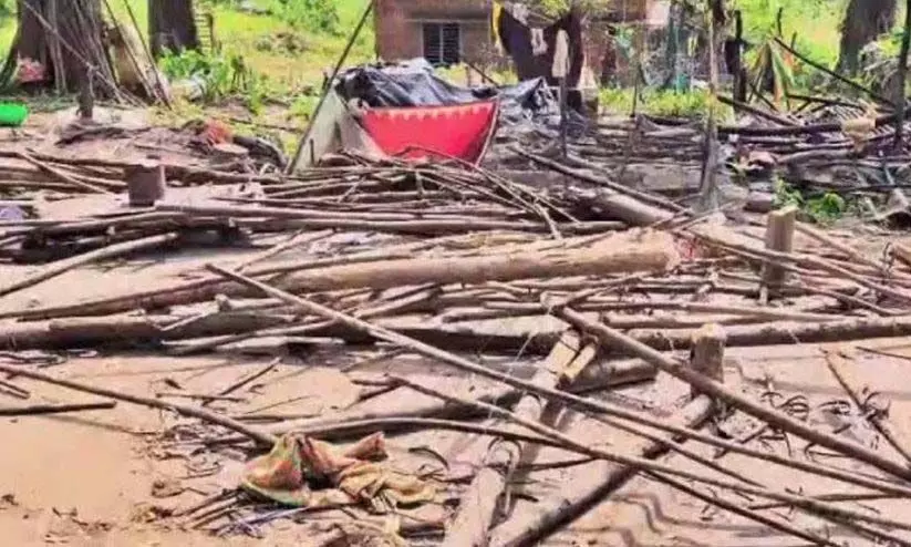 ആദിവാസികളുടെ കുടിൽ പൊളിച്ച വനം ഉദ്യോഗസ്ഥര്ക്കെതിരെ നടപടിയെടുക്കണമെന്ന് ഡോ.ഇ.എ.എ.എസ്. ശര്മ്മ ആദിവാസികളുടെ കുടിൽ പൊളിച്ച വനം ഉദ്യോഗസ്ഥര്ക്കെതിരെ നടപടിയെടുക്കണമെന്ന് ഡോ.ഇ.എ.എ.എസ്. ശര്മ്മ