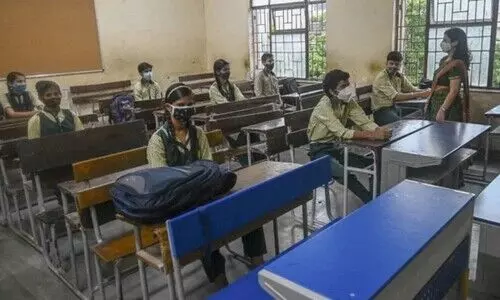 വിഷവായുവിന് നേരിയ ശമനം; ഡൽഹിയിലെ സ്കൂളുകൾ ഹൈബ്രിഡ് മോഡിലേക്ക്