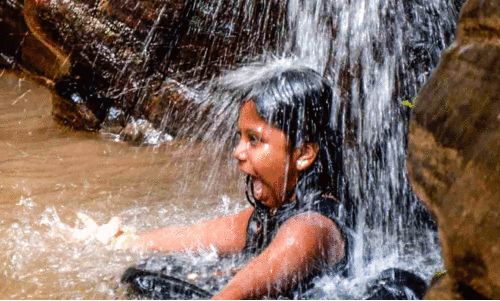 ഉരൽക്കുഴിയിൽ ശബരിമല തീർഥാടകർക്ക് പവിത്രസ്നാനം ഉരൽക്കുഴിയിൽ ശബരിമല തീർഥാടകർക്ക് പവിത്രസ്നാനം