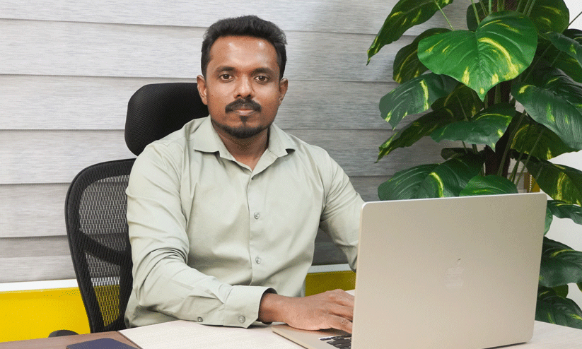 കമ്പ്യൂട്ടർ പഠിക്കാൻ 16 കിലോമീറ്റർ കാട്ടിലൂടെ നടത്തം, തോട്ടം തൊഴിലാളിയായ അമ്മയുടെ വേതനം ഉപയോഗിച്ച് പഠനം, ഇന്ന് അഡ്വൈർടൈസിങ് കമ്പനിയുടെ സി.ഇ.ഒ... അറിയാം, കഠിനാധ്വാനം മൂലധനമാക്കിയ ആൽബിൻ ആന്റണിയുടെ വളർച്ചയുടെ കഥ കമ്പ്യൂട്ടർ പഠിക്കാൻ 16 കിലോമീറ്റർ കാട്ടിലൂടെ നടത്തം, തോട്ടം തൊഴിലാളിയായ അമ്മയുടെ വേതനം ഉപയോഗിച്ച് പഠനം, ഇന്ന് അഡ്വൈർടൈസിങ് കമ്പനിയുടെ സി.ഇ.ഒ... അറിയാം, കഠിനാധ്വാനം മൂലധനമാക്കിയ ആൽബിൻ ആന്റണിയുടെ വളർച്ചയുടെ കഥ