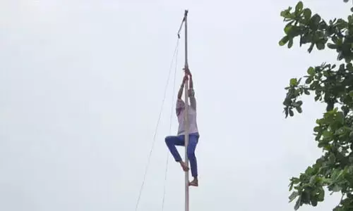 വിദ്യാർഥിയെ കൊടിമരത്തിൽ കയറ്റിയ സംഭവം: മന്ത്രി റിപ്പോർട്ട്​ തേടി