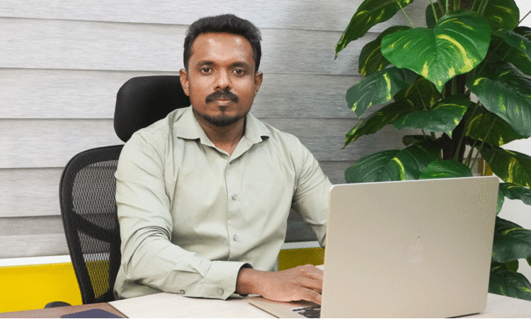 കമ്പ്യൂട്ടർ പഠിക്കാൻ 16 കിലോമീറ്റർ കാട്ടിലൂടെ നടത്തം, തോട്ടം തൊഴിലാളിയായ അമ്മയുടെ വേതനം ഉപയോഗിച്ച് പഠനം, ഇന്ന് അഡ്വൈർടൈസിങ് കമ്പനിയുടെ സി.ഇ.ഒ... അറിയാം, കഠിനാധ്വാനം മൂലധനമാക്കിയ ആൽബിൻ ആന്‍റണിയുടെ വളർച്ചയുടെ കഥ