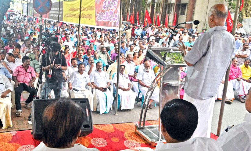 എ.ഡി.ബി ​ജലവിതരണ കരാർ; സമരം ശക്​തിപ്പെടുമ്പോഴും പുനഃപരിശോധിക്കാതെ സർക്കാർ
