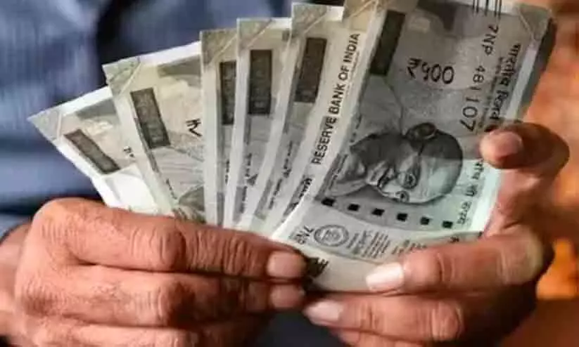 സംസ്ഥാനത്തെ 1500ഓളം സർക്കാർ ജീവനക്കാർ സാമൂഹിക സുരക്ഷ പെൻഷൻ കൈപ്പറ്റുന്നു; റിപ്പോർട്ട് പുറത്ത്