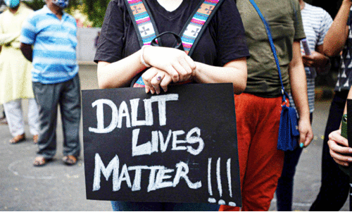 മ​ല​യാ​ളി​ക്ക് മ​ണ​ക്കു​ന്നി​ല്ലേ ജാ​തി​യു​ടെ ചീ​ഞ്ഞു​നാ​റ്റം?