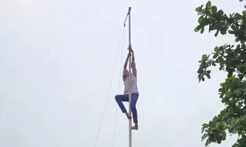 വിദ്യാർഥിയെ കൊടിമരത്തിൽ കയറ്റിയ സംഭവം: ബാലാവകാശ കമീഷൻ കേസെടുത്തു