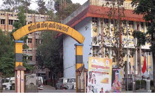 കലക്ടറേറ്റിലെ ഉദ്യോഗസ്ഥ ചേരിപ്പോര്; കർശന നടപടിക്ക് നീക്കം