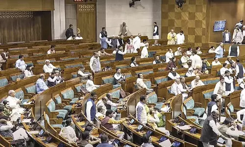 സംഭൽ, അദാനി: പാർലമെന്റ് സ്തംഭനം തുടരുന്നു; അജണ്ട മാറ്റിവെച്ച് അടിയന്തരമായി ചർച്ച ചെയ്യണമെന്ന് പ്രതിപക്ഷം