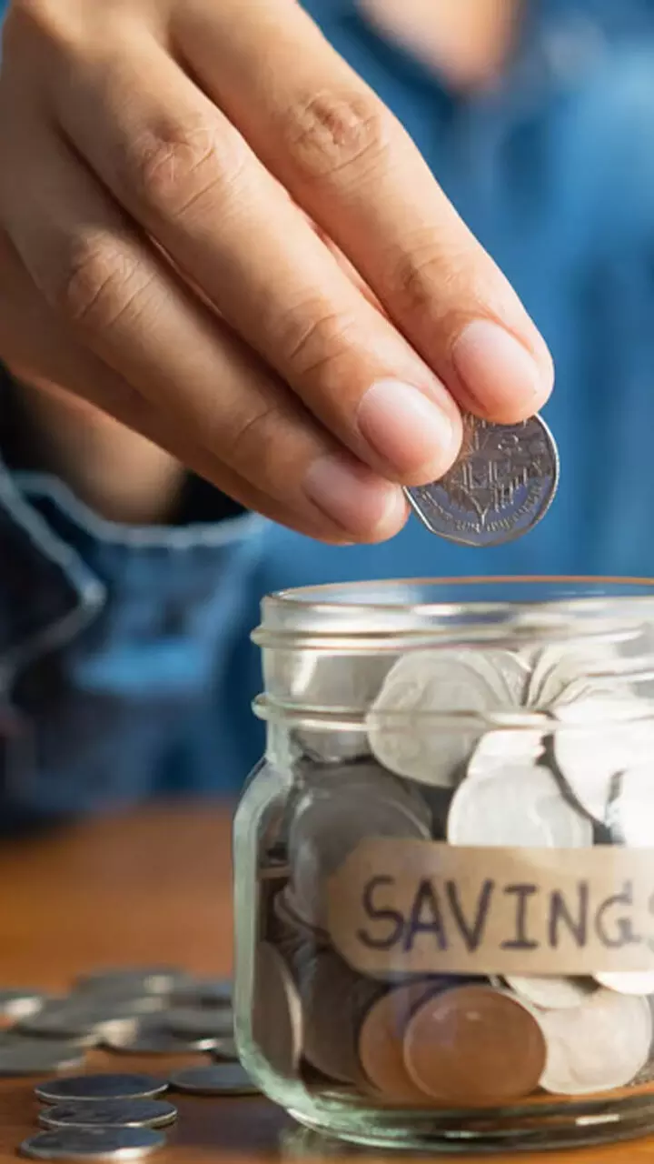 എത്രനാൾ ഇങ്ങനെ കടം വാങ്ങി ജീവിക്കും? സാമ്പത്തിക സ്വാതന്ത്ര്യം നേടാനുള്ള വഴികൾ അറിയാം