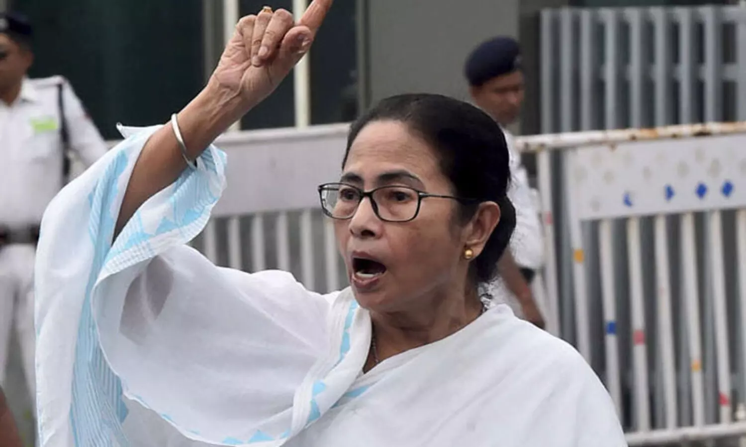 വഖഫ് ബിൽ മുസ്‍ലിംകളുടെ അവകാശങ്ങൾ കവർന്നെടുക്കും   -മമത