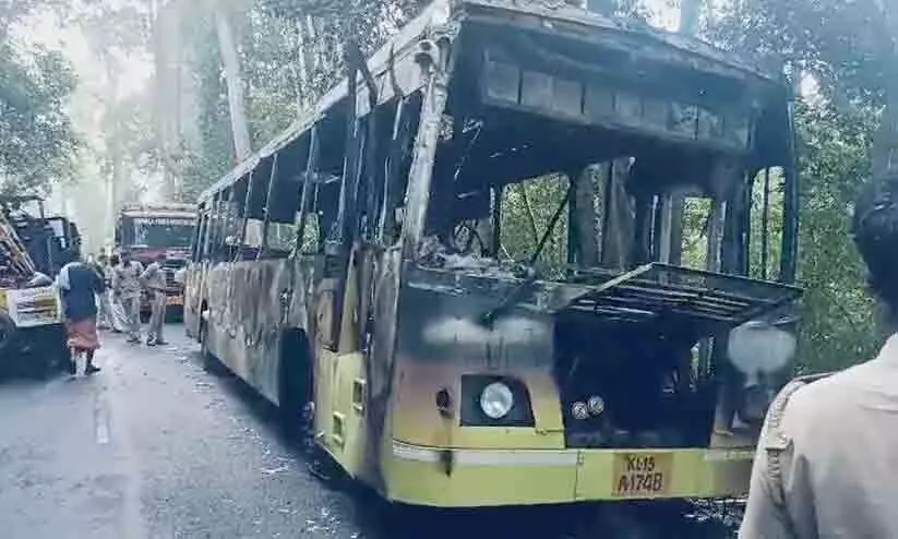 ശബരിമല ബസ് കത്തിയ സംഭവം; ജീവനക്കാര്ക്കെതിരെ നടപടിയെടുത്ത് കെ.എസ്.ആർ.ടി.സി ശബരിമല ബസ് കത്തിയ സംഭവം; ജീവനക്കാര്ക്കെതിരെ നടപടിയെടുത്ത് കെ.എസ്.ആർ.ടി.സി