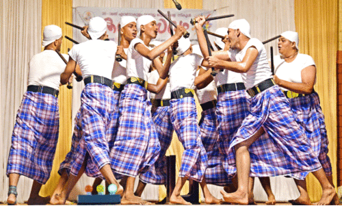 ആലുവയും എറണാകുളവുമായി കിരീടപ്പോര്... ആലുവയും എറണാകുളവുമായി കിരീടപ്പോര്...