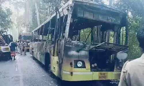 ശബരിമല ബസ് കത്തിയ സംഭവം; ജീവനക്കാര്‍ക്കെതിരെ നടപടിയെടുത്ത് കെ.എസ്.ആർ.ടി.സി