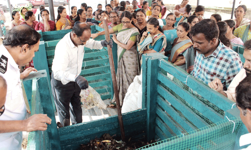 കലക്ടറേറ്റിലെ ജൈവമാലിന്യം ഇനി വളമാവും കലക്ടറേറ്റിലെ ജൈവമാലിന്യം ഇനി വളമാവും