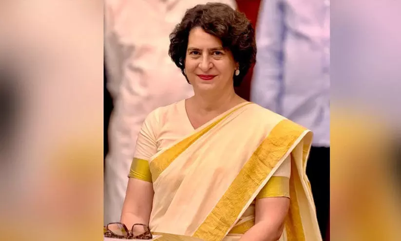 പ്രിയങ്കയുടെ കസവു സാരിയിൽ ഉണർന്ന് കൈത്തറി മേഖല പ്രിയങ്കയുടെ കസവു സാരിയിൽ ഉണർന്ന് കൈത്തറി മേഖല