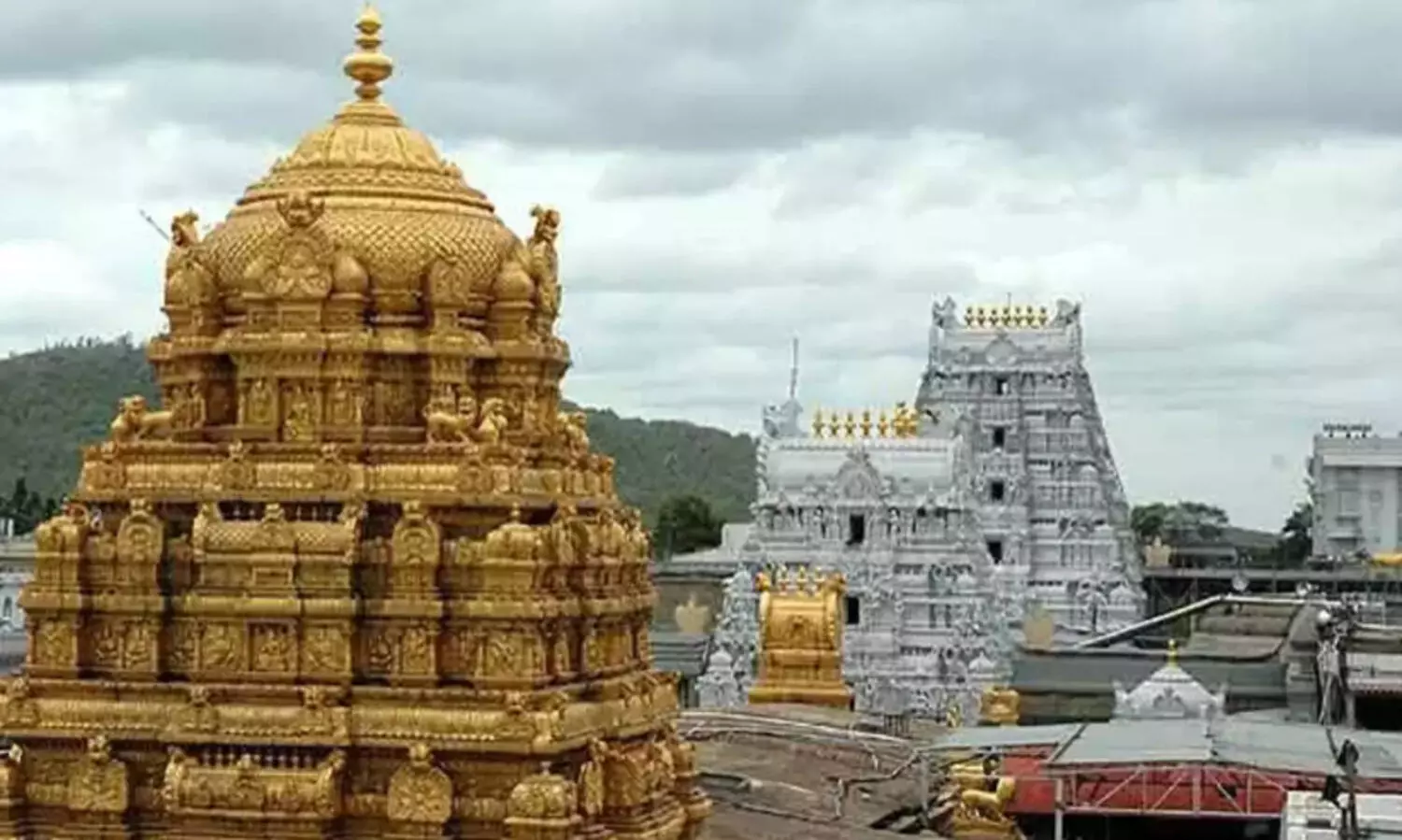 തിരുപ്പതി ക്ഷേത്രത്തിന് മുന്നിൽ വിദ്വേഷ, രാഷ്ട്രീയ പ്രസംഗങ്ങൾ വേണ്ട; വിലക്കുമായി ക്ഷേത്രം അധികൃതർ