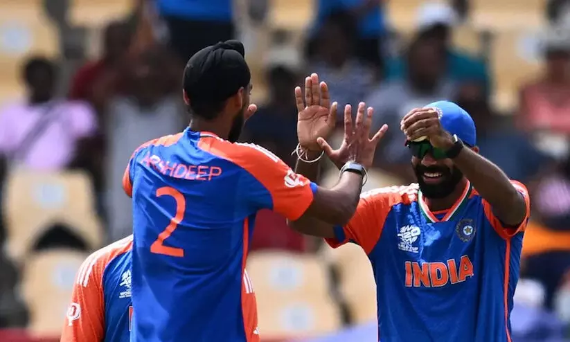 വിക്കറ്റ് എടുക്കുന്ന കാര്യത്തിൽ ബുംറയേക്കാൾ ഒരുപിടി മുകളിലാണ് അവൻ; ഇന്ത്യൻ ബൗളറെ പുകഴ്ത്തി മുൻ താരം