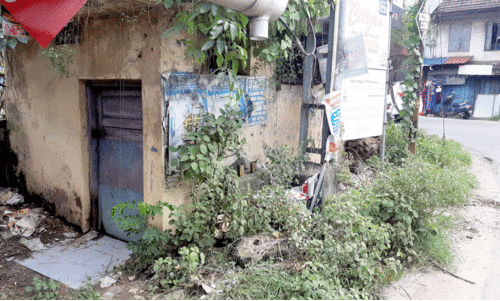 മാർക്കറ്റ് റോഡിലെ ശൗചാലയം അടച്ചിട്ടത് ദുരിതമായി