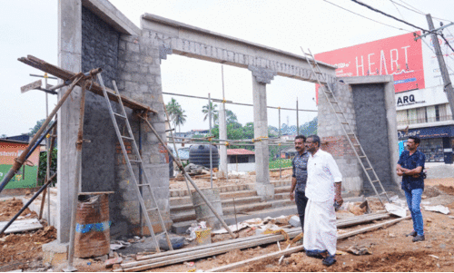 മു​ഖം മാ​റു​ന്ന പ​ത്ത​നം​തി​ട്ട; ന​ഗ​ര ഹൃ​ദ​യ​ത്തു​ടി​പ്പ് ഏ​റ്റു​വാ​ങ്ങാ​ൻ ടൗ​ൺ സ്ക്വ​യ​ർ ഒ​രു​ങ്ങു​ന്നു