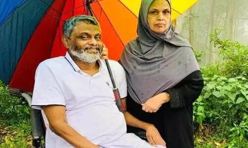 അന്ന് പ്രവാസി,   ഇന്ന് ചലനമറ്റ സന്ദര്‍ശകന്‍