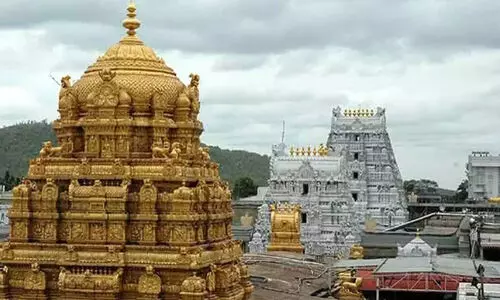 തിരുപ്പതി ക്ഷേത്രത്തിന് മുന്നിൽ വിദ്വേഷ, രാഷ്ട്രീയ പ്രസംഗങ്ങൾ വേണ്ട; വിലക്കുമായി ക്ഷേത്രം അധികൃതർ