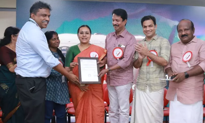 രാജ്യത്ത് ആദ്യമായി ഹൃദയം മാറ്റിവെക്കുന്ന ജില്ലാതല ആശുപത്രിയായി മാറാന് എറണാകുളം ജനറല് ആശുപത്രി രാജ്യത്ത് ആദ്യമായി ഹൃദയം മാറ്റിവെക്കുന്ന ജില്ലാതല ആശുപത്രിയായി മാറാന് എറണാകുളം ജനറല് ആശുപത്രി