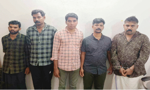 കൊ​ടു​വ​ള്ളി​യി​ലെ സ്വ​ർ​ണ​ക്ക​വ​ർ​ച്ച: അ​ഞ്ചു​പേ​ർ പി​ടി​യി​ൽ