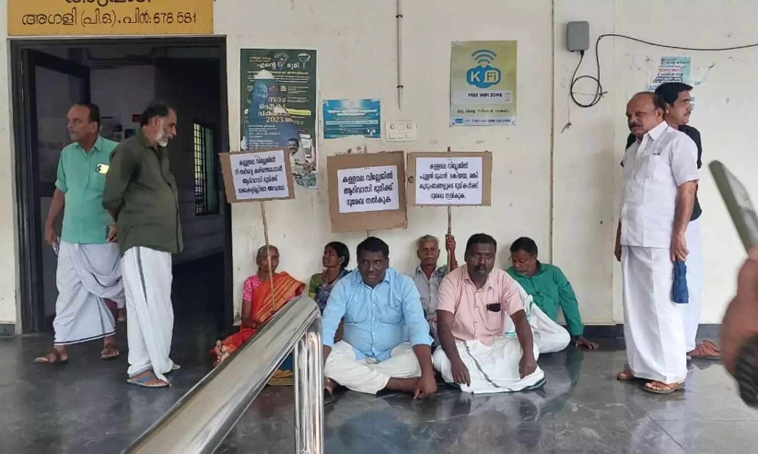 പട്ടയ ഭൂമിക്ക് നികുതി അടച്ച് നൽകണമെന്ന് ആവശ്യപ്പെട്ട് അട്ടപ്പാടിയിലെ ആദിവാസികൾ സമരത്തിൽ