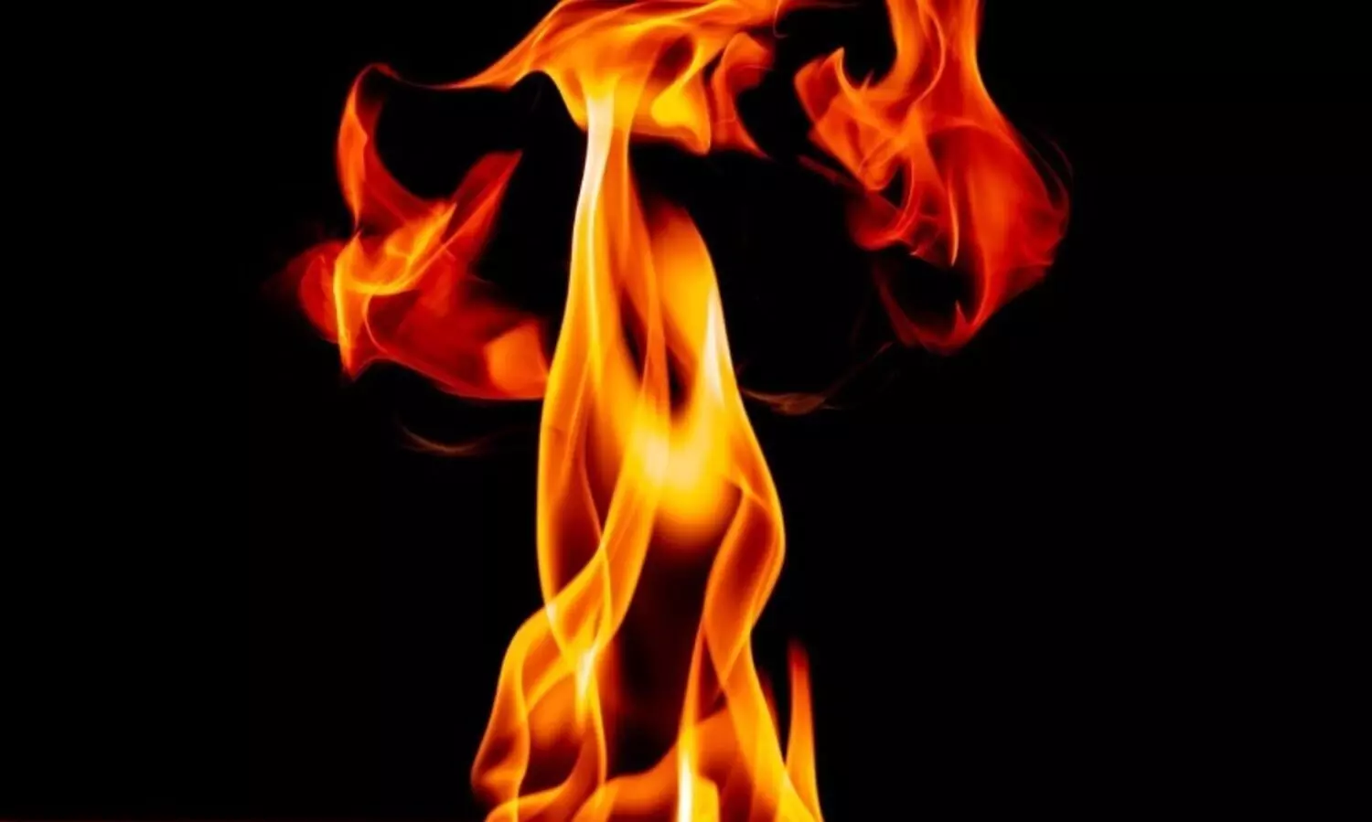 സുഹൃത്തുക്കൾ പെട്രോൾ ഒഴിച്ച് തീകൊളുത്തിയ യുവാവ് മരിച്ചു; ക്രൂരത 20000 രൂപയെ ചൊല്ലി