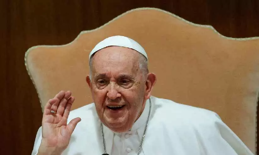 മാര്പാപ്പയെ ഇന്ത്യയിലേക്കു ക്ഷണിച്ച് തൃശൂരിലെ പ്രതിനിധി സംഘം മാര്പാപ്പയെ ഇന്ത്യയിലേക്കു ക്ഷണിച്ച് തൃശൂരിലെ പ്രതിനിധി സംഘം